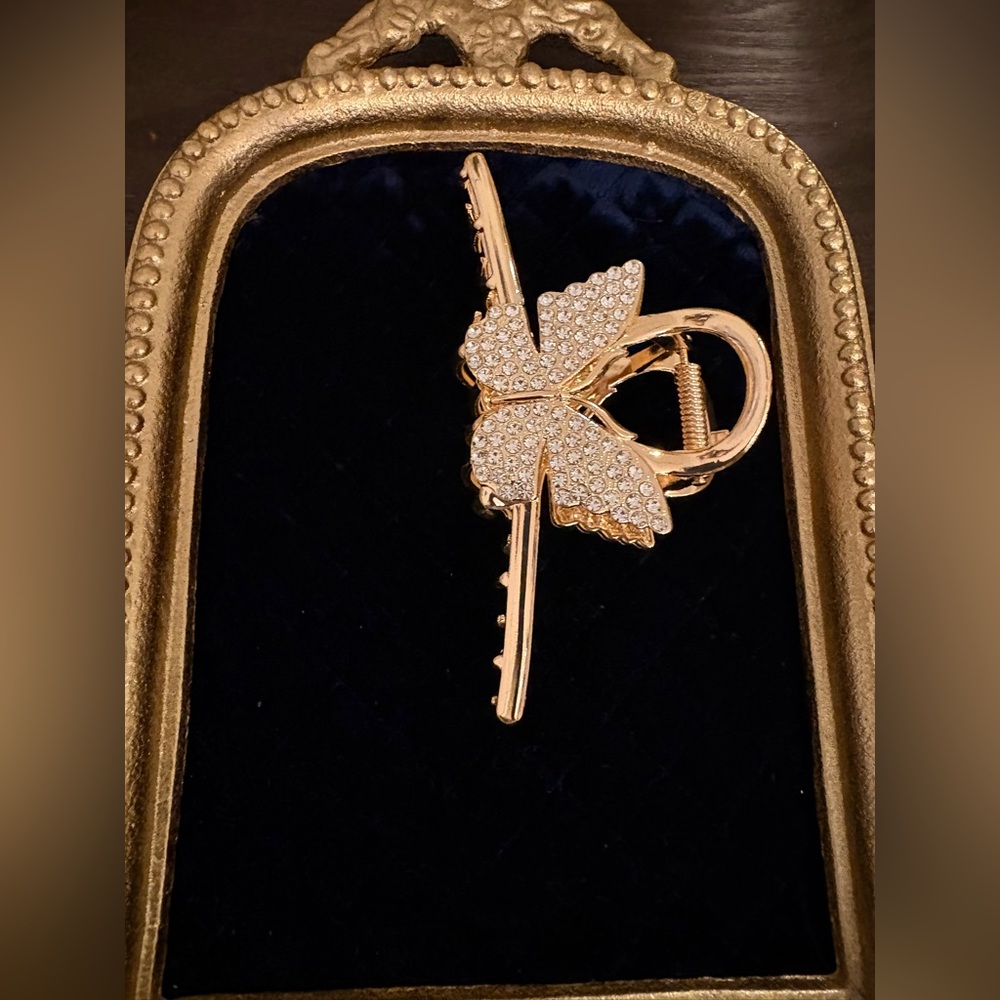 Sparkling Gold Butterfly Hair Clip